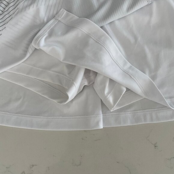 Asics Club GPX Skort/Skirt Poly Front Graphics Back Box Pleat Wht Gray Sz M NWOT - Picture 6 of 13